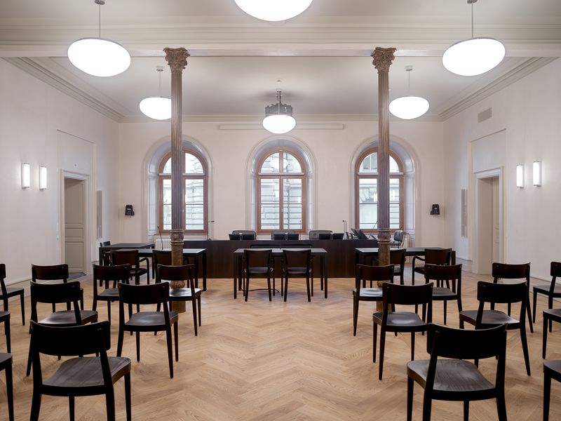 Umbau und Erweiterung Staatsgebäude Chur – kleiner Gerichtssaal – Adrian Scheidegger / Alexander Jaquemet